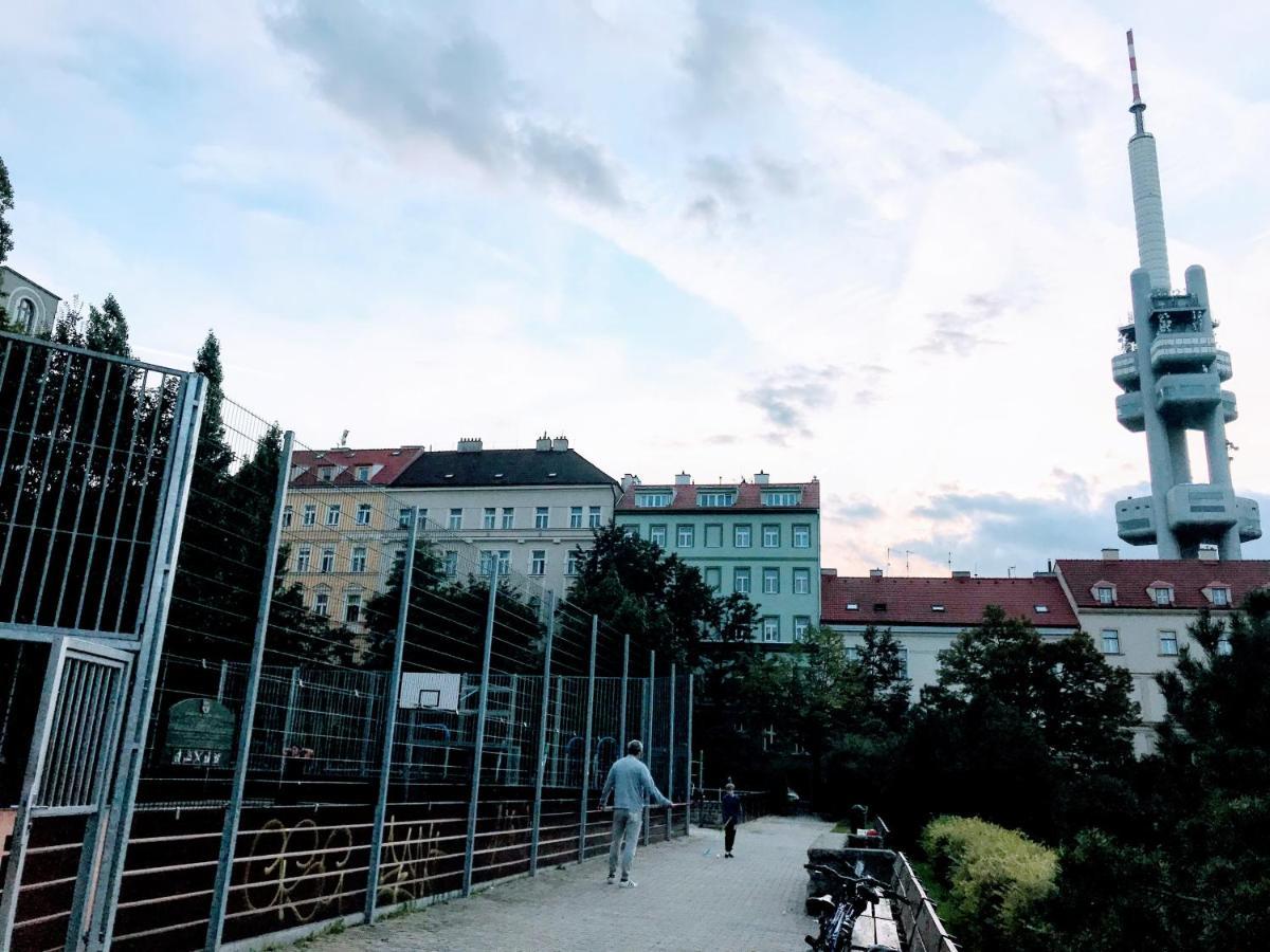 Modern Futuristic Apartment / Zizkov Tv Tower + Metro Station Prague Ngoại thất bức ảnh