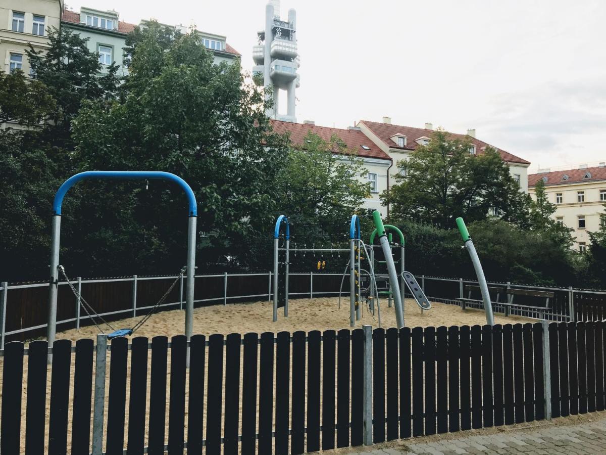 Modern Futuristic Apartment / Zizkov Tv Tower + Metro Station Prague Ngoại thất bức ảnh